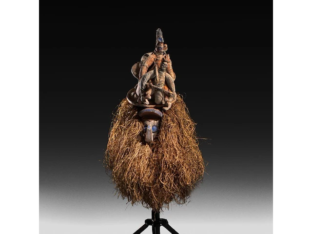 A ndeemba ritual circumcision mask, yaka people, d.r. congo 68 x 44 cm. (26.76 x 17.32 in.) - afbeelding 1 van  6