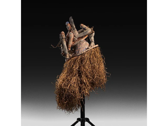 A ndeemba ritual circumcision mask, yaka people, d.r. congo 68 x 44 cm. (26.76 x 17.32 in.) - afbeelding 2 van  6