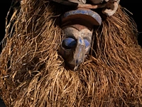 A ndeemba ritual circumcision mask, yaka people, d.r. congo 68 x 44 cm. (26.76 x 17.32 in.) - afbeelding 5 van  6