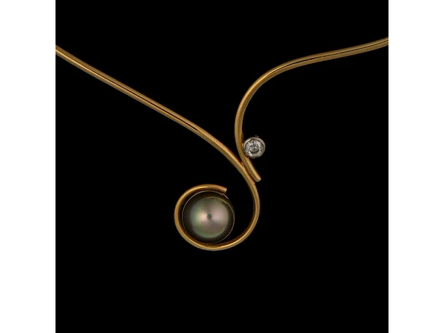 A necklace with a large pearl and diamonds, 18ct, designed by jewellers krista & grety vandevelde, grimbergen - brussels, weight: 36,2 g - afbeelding 1 van  4