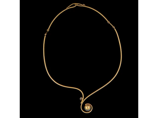 A necklace with a large pearl and diamonds, 18ct, designed by jewellers krista & grety vandevelde, grimbergen - brussels, weight: 36,2 g - afbeelding 3 van  4