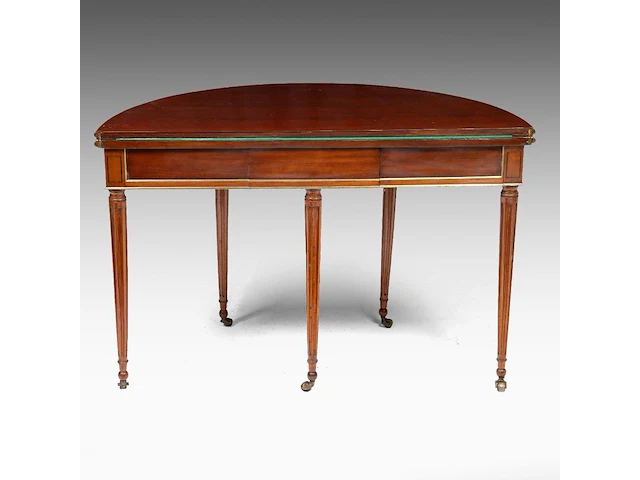 A neoclassical brass-mounted mahogany fold-over card table, ca. 1800 71 x 109 cm. (27.94 x 42.90 in.) - afbeelding 3 van  7