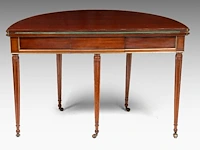 A neoclassical brass-mounted mahogany fold-over card table, ca. 1800 71 x 109 cm. (27.94 x 42.90 in.) - afbeelding 3 van  7