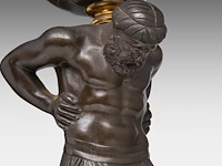 A neoclassical gilt and patinated bronze kerosine lamp with an atlantean figure, ca. 1880 69 cm. (27.17 in.) - afbeelding 6 van  7