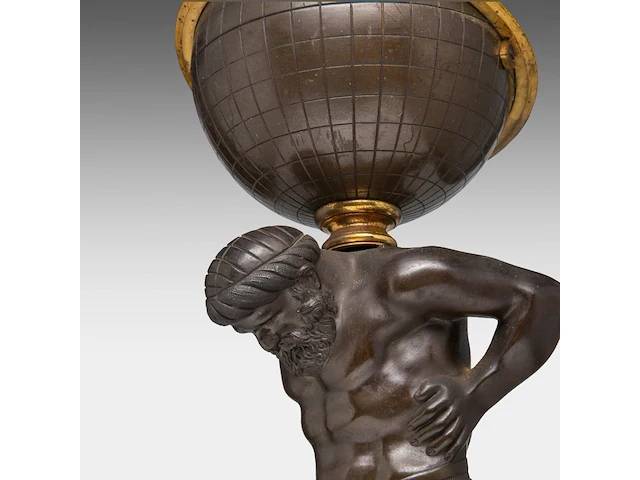 A neoclassical gilt and patinated bronze kerosine lamp with an atlantean figure, ca. 1880 69 cm. (27.17 in.) - afbeelding 7 van  7
