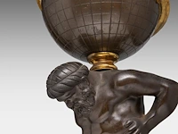 A neoclassical gilt and patinated bronze kerosine lamp with an atlantean figure, ca. 1880 69 cm. (27.17 in.) - afbeelding 7 van  7