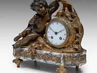A neoclassical marble, gilt and patinated bronze mantle clock with cupid on top, ca. 1880 33 x 35 cm. (12.99 x 13.77 in.) - afbeelding 2 van  8