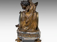 A neoclassical marble, gilt and patinated bronze mantle clock with cupid on top, ca. 1880 33 x 35 cm. (12.99 x 13.77 in.) - afbeelding 3 van  8