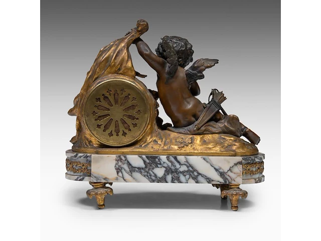 A neoclassical marble, gilt and patinated bronze mantle clock with cupid on top, ca. 1880 33 x 35 cm. (12.99 x 13.77 in.) - afbeelding 4 van  8
