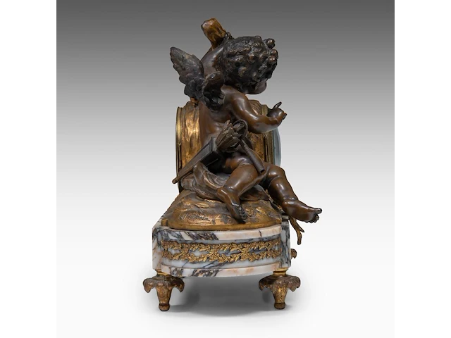 A neoclassical marble, gilt and patinated bronze mantle clock with cupid on top, ca. 1880 33 x 35 cm. (12.99 x 13.77 in.) - afbeelding 5 van  8