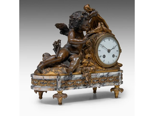 A neoclassical marble, gilt and patinated bronze mantle clock with cupid on top, ca. 1880 33 x 35 cm. (12.99 x 13.77 in.) - afbeelding 6 van  8