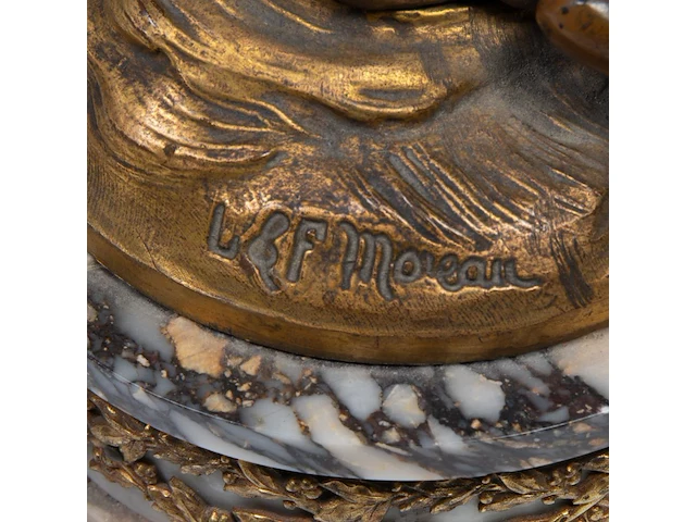 A neoclassical marble, gilt and patinated bronze mantle clock with cupid on top, ca. 1880 33 x 35 cm. (12.99 x 13.77 in.) - afbeelding 8 van  8