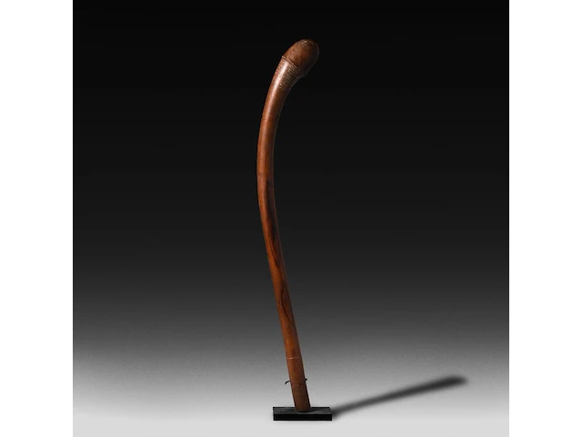 A new caledonian melanesian carved hardwood phallus war club 'buat', 19thc 85 cm. (33.46 in.) - afbeelding 2 van  4
