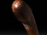 A new caledonian melanesian carved hardwood phallus war club 'buat', 19thc 85 cm. (33.46 in.) - afbeelding 4 van  4