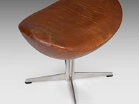A nice vintage cognac leather egg chair with ottoman by arne jacobsen for fritz hansen - afbeelding 4 van  22