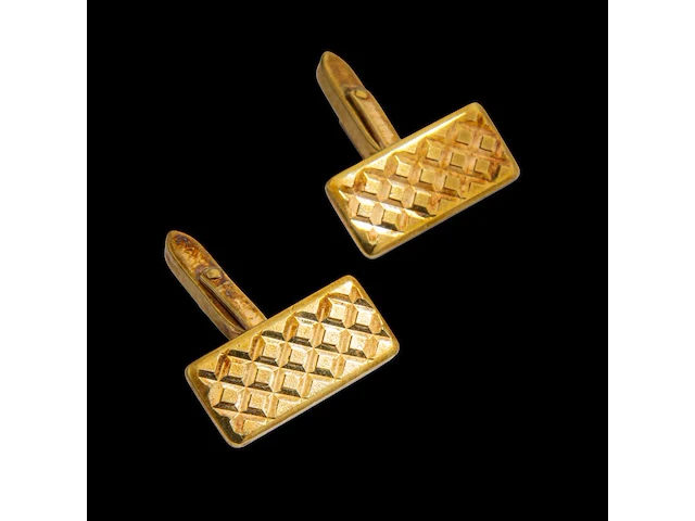 A pair of 18k yellow gold cufflinks, total weight ca 10,5 g 1 x 2.5 cm. (0.39 x 0.98 in.) - afbeelding 1 van  4