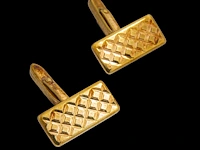 A pair of 18k yellow gold cufflinks, total weight ca 10,5 g 1 x 2.5 cm. (0.39 x 0.98 in.)