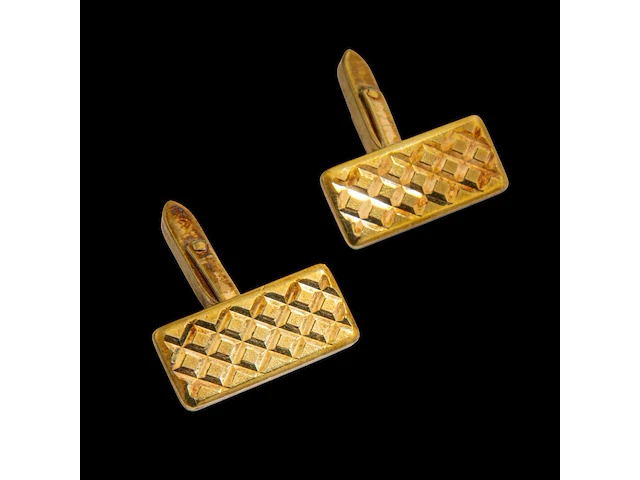 A pair of 18k yellow gold cufflinks, total weight ca 10,5 g 1 x 2.5 cm. (0.39 x 0.98 in.) - afbeelding 2 van  4