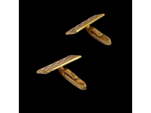 A pair of 18k yellow gold cufflinks, total weight ca 10,5 g 1 x 2.5 cm. (0.39 x 0.98 in.) - afbeelding 3 van  4