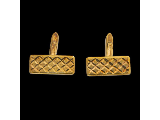 A pair of 18k yellow gold cufflinks, total weight ca 10,5 g 1 x 2.5 cm. (0.39 x 0.98 in.) - afbeelding 4 van  4