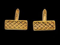 A pair of 18k yellow gold cufflinks, total weight ca 10,5 g 1 x 2.5 cm. (0.39 x 0.98 in.) - afbeelding 4 van  4
