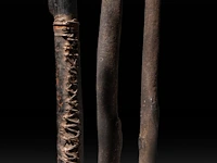 A pair of african tribal phallic scepters and a matching flute, h 57,5 cm (tallest) - afbeelding 5 van  5