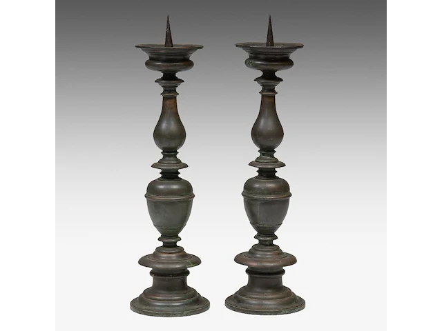 A pair of baroque bronze pricket candlesticks 70 cm. (27.55 in.) - afbeelding 2 van  3