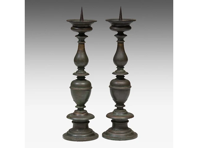A pair of baroque bronze pricket candlesticks 70 cm. (27.55 in.) - afbeelding 3 van  3