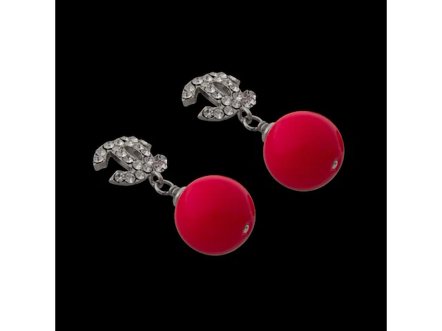 A pair of chanel 'cc' pink crystal silver metal earrings, h 3,5 cm - afbeelding 4 van  4