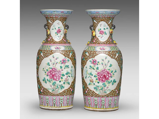 A pair of chinese café-au-lait and famille rose 'peony' vases, paired with peach branch handles, 19thc, h 59,5 cm - afbeelding 3 van  6