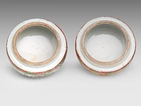 A pair of chinese canton famille rose lidded vases, 19thc, total h 46 cm - afbeelding 8 van  8