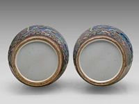 A pair of chinese famille rose canton on blue ground 'battle scenes' vases, paired with recumbent lion handles, 19thc, h 62,5 cm - afbeelding 6 van  6