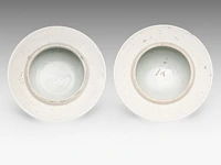 A pair of chinese famille rose 'one hundred antiquities' covered vases, 19thc, total h 45 cm - afbeelding 8 van  8