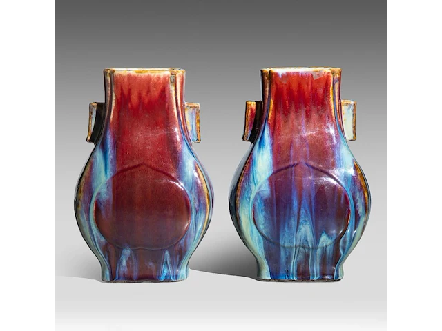 A pair of chinese flambé-glazed fanghu vases, impressed qianlong mark, h 29,5 cm - afbeelding 1 van  8