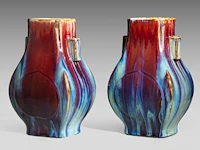 A pair of chinese flambé-glazed fanghu vases, impressed qianlong mark, h 29,5 cm - afbeelding 2 van  8
