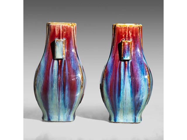 A pair of chinese flambé-glazed fanghu vases, impressed qianlong mark, h 29,5 cm - afbeelding 5 van  8