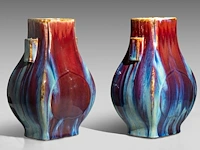 A pair of chinese flambé-glazed fanghu vases, impressed qianlong mark, h 29,5 cm - afbeelding 6 van  8