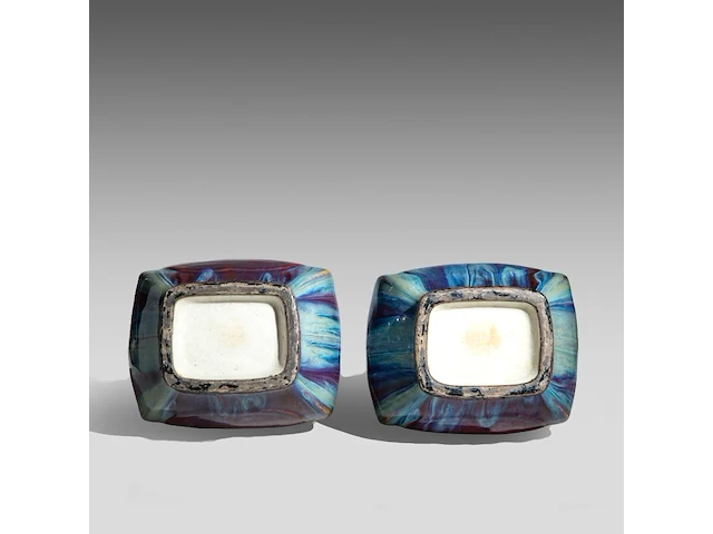 A pair of chinese flambé-glazed fanghu vases, impressed qianlong mark, h 29,5 cm - afbeelding 8 van  8