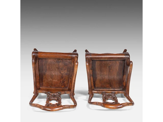 A pair of chinese hardwood armchairs, each with a pierced and carved splat back centred by a dreamstone panel, late qing, h 103 - 52 x 45 cm - afbeelding 6 van  7