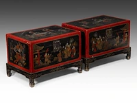 A pair of chinese polychrome lacquered chests on stands, 20thc (vintage), total h 49 - 71 x 48,5 cm