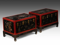 A pair of chinese polychrome lacquered chests on stands, 20thc (vintage), total h 49 - 71 x 48,5 cm - afbeelding 2 van  6
