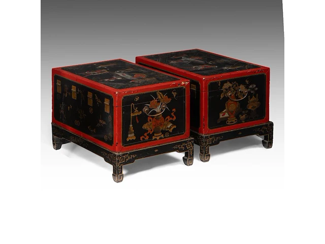 A pair of chinese polychrome lacquered chests on stands, 20thc (vintage), total h 49 - 71 x 48,5 cm - afbeelding 3 van  6