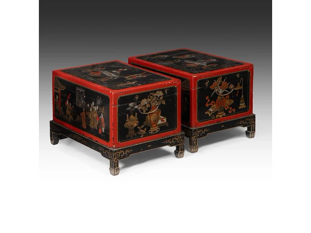 A pair of chinese polychrome lacquered chests on stands, 20thc (vintage), total h 49 - 71 x 48,5 cm - afbeelding 4 van  6