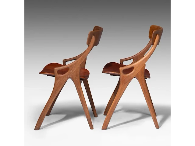 A pair of danish design oak dining chairs by arne hovmand olsen for mogens kold 81 x 61.5 x 63 cm. (31.89 x 24.21 x 24.80 in.) - afbeelding 3 van  9