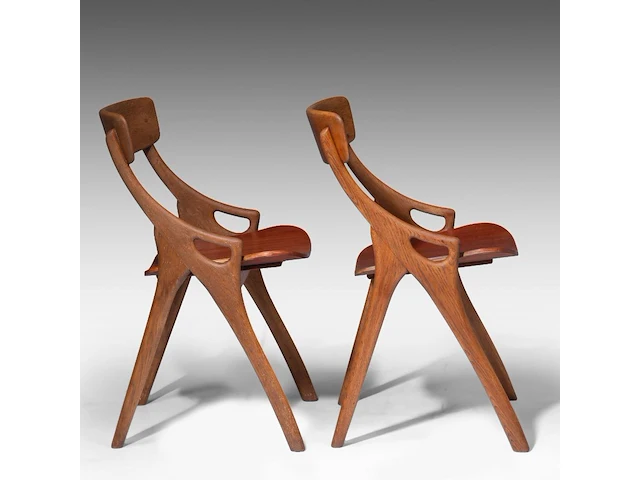 A pair of danish design oak dining chairs by arne hovmand olsen for mogens kold 81 x 61.5 x 63 cm. (31.89 x 24.21 x 24.80 in.) - afbeelding 5 van  9