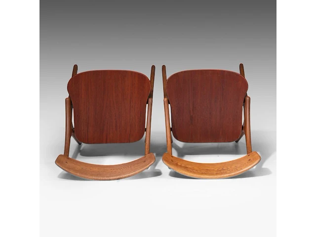A pair of danish design oak dining chairs by arne hovmand olsen for mogens kold 81 x 61.5 x 63 cm. (31.89 x 24.21 x 24.80 in.) - afbeelding 6 van  9