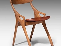 A pair of danish design oak dining chairs by arne hovmand olsen for mogens kold 81 x 61.5 x 63 cm. (31.89 x 24.21 x 24.80 in.) - afbeelding 8 van  9