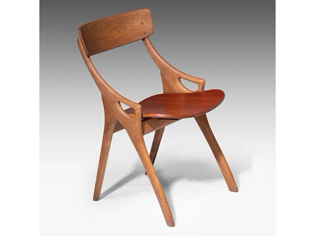 A pair of danish design oak dining chairs by arne hovmand olsen for mogens kold 81 x 61.5 x 63 cm. (31.89 x 24.21 x 24.80 in.) - afbeelding 9 van  9