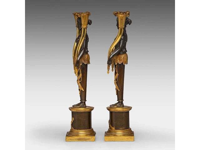 A pair of empire gilt and patinated bronze figural candlesticks with an allegory of america 42 cm. (16.53 in.) - afbeelding 3 van  6