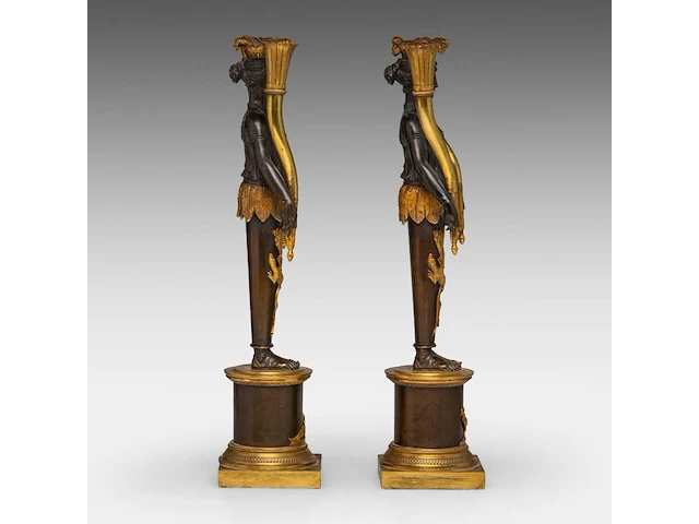 A pair of empire gilt and patinated bronze figural candlesticks with an allegory of america 42 cm. (16.53 in.) - afbeelding 5 van  6